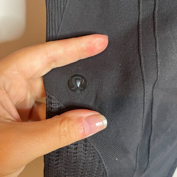 Lululemon deep charocal black In the Flow scrunched crops - Picture 4 of 6